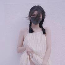 尼娜·凯莉 照片